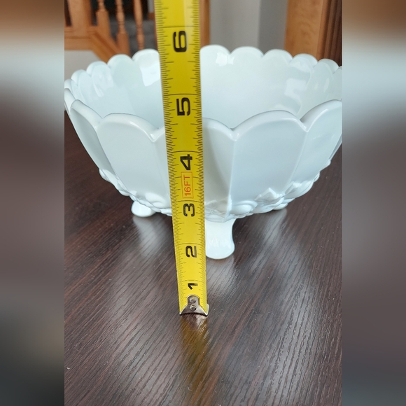 Large milk glass oval footed fruit bowl, vintage mid-century, great condition! - Picture 13 of 13